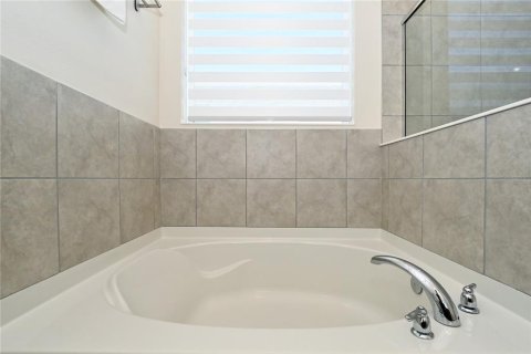 House in Sarasota, Florida 3 bedrooms, 187.11 sq.m. № 2273270 - photo 22