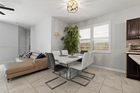House in Homestead, Florida 4 bedrooms, 164.25 sq.m. № 1864824 - photo 12