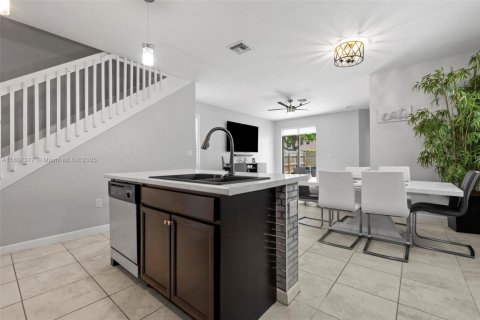 House in Homestead, Florida 4 bedrooms, 164.25 sq.m. № 1864824 - photo 10