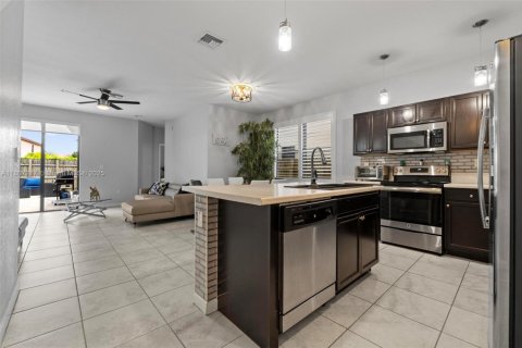 House in Homestead, Florida 4 bedrooms, 164.25 sq.m. № 1864824 - photo 6