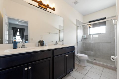 House in Homestead, Florida 4 bedrooms, 164.25 sq.m. № 1864824 - photo 24