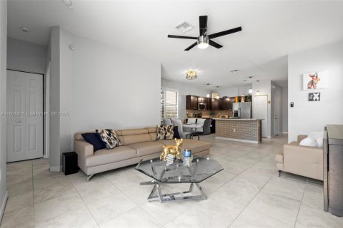 House in Homestead, Florida 4 bedrooms, 164.25 sq.m. № 1864824 - photo 14