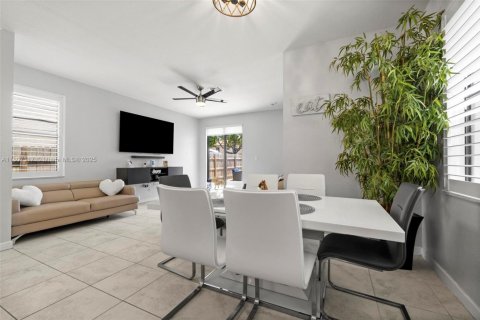 House in Homestead, Florida 4 bedrooms, 164.25 sq.m. № 1864824 - photo 11