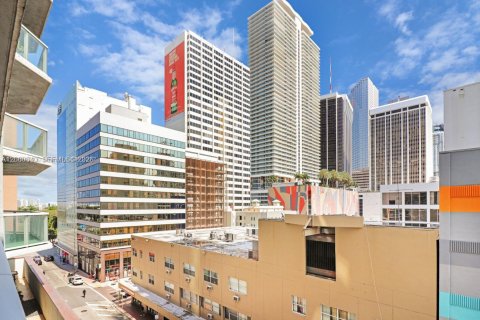 Condo in Miami, Florida, 1 bedroom № 2186417 - photo 21