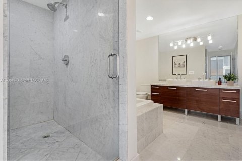 Condo in Miami, Florida, 1 bedroom № 2186417 - photo 17