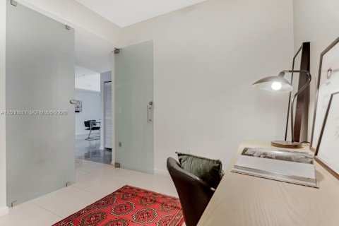 Condo in Miami, Florida, 1 bedroom № 2186417 - photo 13