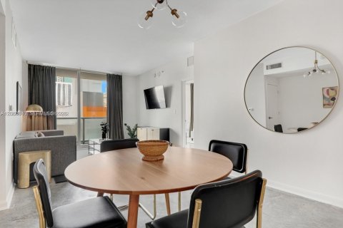Condo in Miami, Florida, 1 bedroom № 2186417 - photo 7