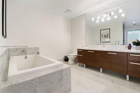 Condo in Miami, Florida, 1 bedroom № 2186417 - photo 18
