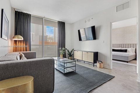 Condo in Miami, Florida, 1 bedroom № 2186417 - photo 2