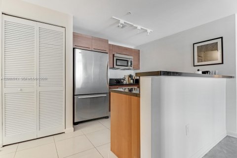 Condo in Miami, Florida, 1 bedroom № 2186417 - photo 9