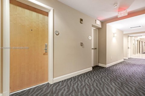 Condo in Miami, Florida, 1 bedroom № 2186417 - photo 23