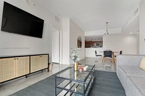 Condo in Miami, Florida, 1 bedroom № 2186417 - photo 3