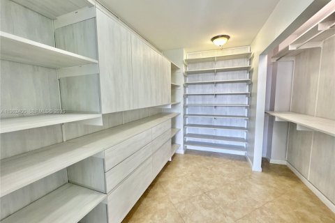 Condominio en alquiler en Hallandale Beach, Florida, 3 dormitorios, 132.11 m2 № 2080323 - foto 9