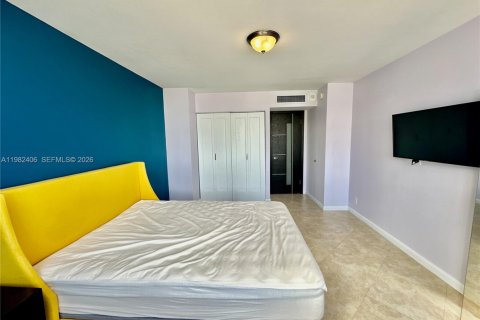 Condominio en alquiler en Hallandale Beach, Florida, 3 dormitorios, 132.11 m2 № 2080323 - foto 17