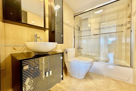 Condominio en alquiler en Hallandale Beach, Florida, 3 dormitorios, 132.11 m2 № 2080323 - foto 7