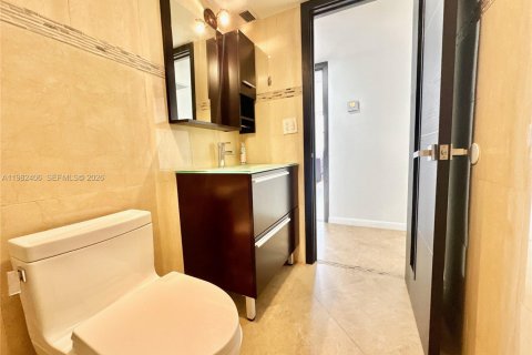 Condominio en alquiler en Hallandale Beach, Florida, 3 dormitorios, 132.11 m2 № 2080323 - foto 24