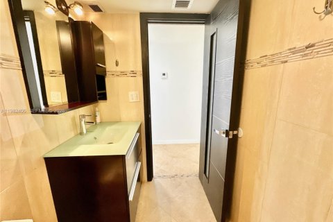 Condominio en alquiler en Hallandale Beach, Florida, 3 dormitorios, 132.11 m2 № 2080323 - foto 23