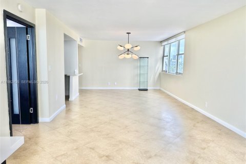Condominio en alquiler en Hallandale Beach, Florida, 3 dormitorios, 132.11 m2 № 2080323 - foto 28