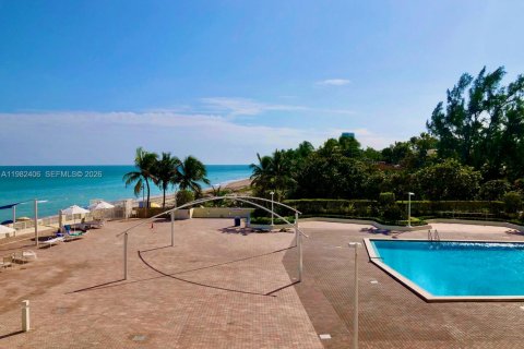 Condominio en alquiler en Hallandale Beach, Florida, 3 dormitorios, 132.11 m2 № 2080323 - foto 3