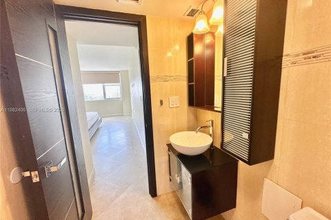 Condominio en alquiler en Hallandale Beach, Florida, 3 dormitorios, 132.11 m2 № 2080323 - foto 5