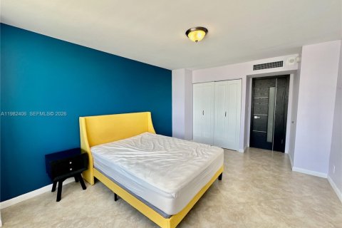 Condominio en alquiler en Hallandale Beach, Florida, 3 dormitorios, 132.11 m2 № 2080323 - foto 18
