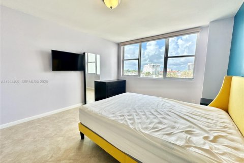 Condominio en alquiler en Hallandale Beach, Florida, 3 dormitorios, 132.11 m2 № 2080323 - foto 15
