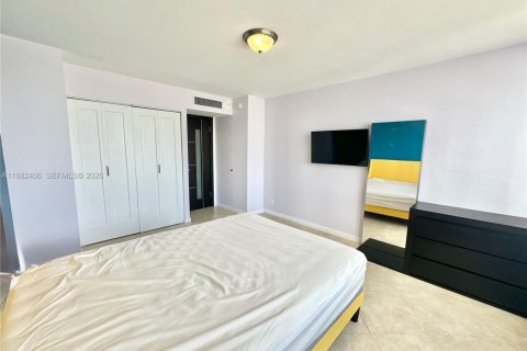 Condominio en alquiler en Hallandale Beach, Florida, 3 dormitorios, 132.11 m2 № 2080323 - foto 16