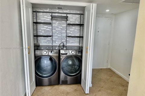 Condominio en alquiler en Hallandale Beach, Florida, 3 dormitorios, 132.11 m2 № 2080323 - foto 27