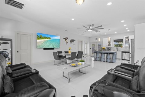 House in Leesburg, Florida 3 bedrooms, 135.36 sq.m. № 2236213 - photo 5