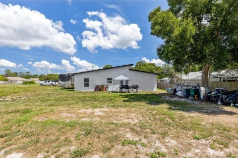 House in Leesburg, Florida 3 bedrooms, 135.36 sq.m. № 2236213 - photo 24