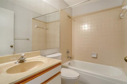 Townhouse in Sarasota, Florida 2 bedrooms, 99.59 sq.m. № 1884291 - photo 25
