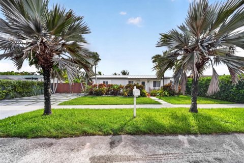 Casa en venta en Homestead, Florida, 3 dormitorios, 152.17 m2 № 2412216 - foto 2