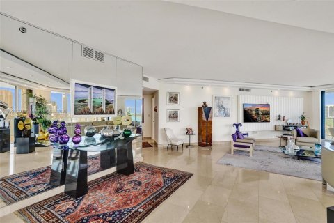 Condo in Aventura, Florida, 2 bedrooms  № 2054177 - photo 13