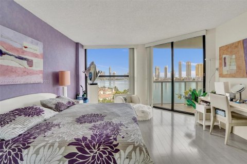 Condo in Aventura, Florida, 2 bedrooms  № 2054177 - photo 25