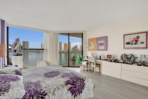 Condo in Aventura, Florida, 2 bedrooms  № 2054177 - photo 26