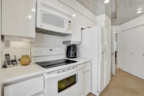 Condo in Aventura, Florida, 2 bedrooms  № 2054177 - photo 21