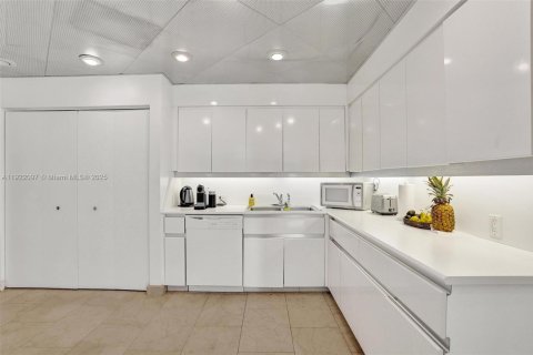 Condo in Aventura, Florida, 2 bedrooms  № 2054177 - photo 22