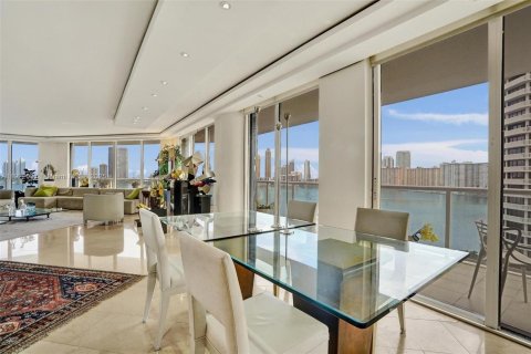 Condo in Aventura, Florida, 2 bedrooms  № 2054177 - photo 14