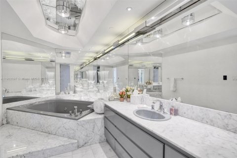 Condo in Aventura, Florida, 2 bedrooms  № 2054177 - photo 30