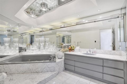 Condo in Aventura, Florida, 2 bedrooms  № 2054177 - photo 28