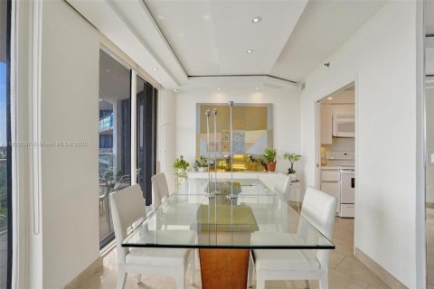 Condo in Aventura, Florida, 2 bedrooms  № 2054177 - photo 15