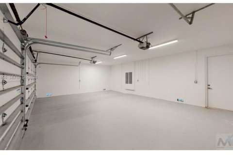 Снять в аренду виллу или дом в Уэстон, Флорида 5 спален, 399.57м2, № 2051919 - фото 27