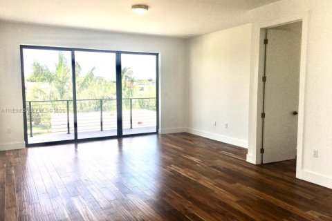 Снять в аренду виллу или дом в Уэстон, Флорида 5 спален, 399.57м2, № 2051919 - фото 15