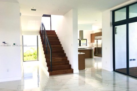 Снять в аренду виллу или дом в Уэстон, Флорида 5 спален, 399.57м2, № 2051919 - фото 10