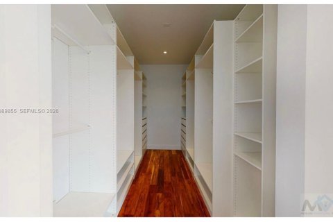 Снять в аренду виллу или дом в Уэстон, Флорида 5 спален, 399.57м2, № 2051919 - фото 22