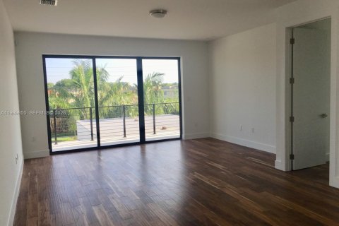 Снять в аренду виллу или дом в Уэстон, Флорида 5 спален, 399.57м2, № 2051919 - фото 16