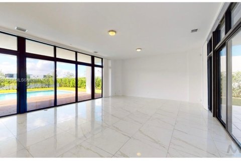 Снять в аренду виллу или дом в Уэстон, Флорида 5 спален, 399.57м2, № 2051919 - фото 8