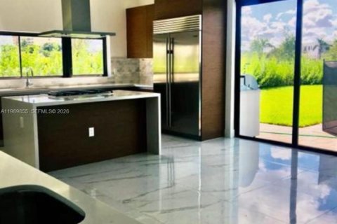 Снять в аренду виллу или дом в Уэстон, Флорида 5 спален, 399.57м2, № 2051919 - фото 7