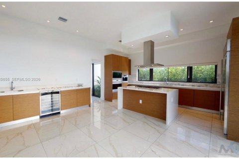 Снять в аренду виллу или дом в Уэстон, Флорида 5 спален, 399.57м2, № 2051919 - фото 4