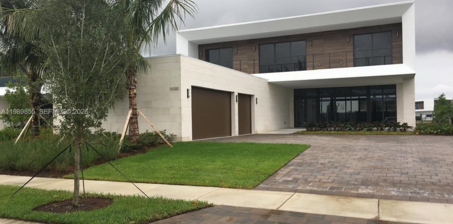 Дом в Уэстон, Флорида 5 спален, 399.57м2 № 2051919